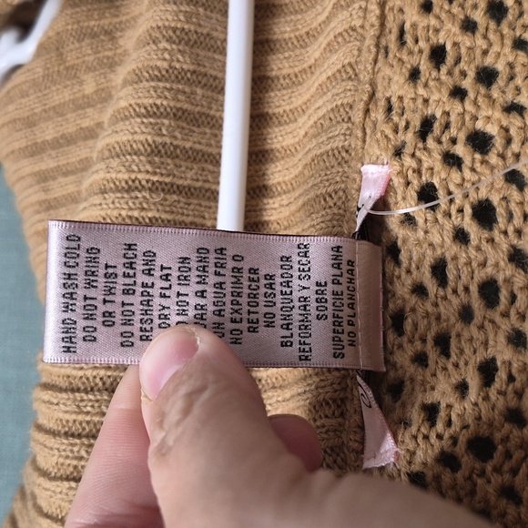J. J. Women's Tan Knitted Cardigan with Button Accent Medium - Picture 6 of 10